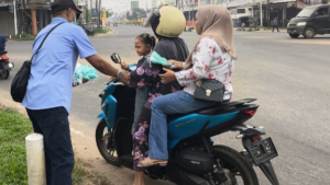 KAWAN, PWI, BGA, dan KNPI Ketapang Bagikan 10.000 Masker ke Warga di Tengah Kabut Asap