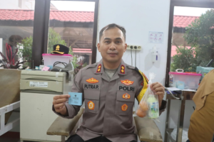 HUT Humas Polri ke-75, Kapolres Ketapang dan Personel Polres Donor Darah di RSUD Agoesdjam